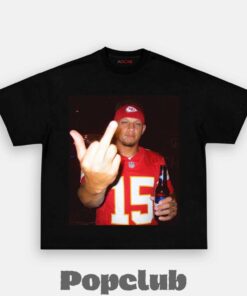 Kansas City Chiefs Patrick Mahomes Drinking & Middle Finger Drunk Shirt Kansas City Chiefs Patrick Mahomes Drinking & Middle Finger Drunk Shirt
