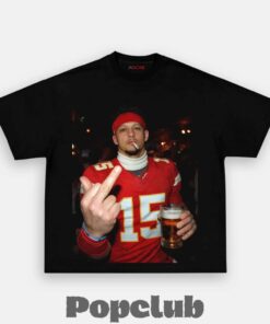 Kansas City Chiefs Patrick Mahomes Drinking & Middle Finger Drunk Shirt