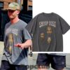 Pennywise IT Clown Vintage Horror Movie Graphic Middle Finger T-Shirt Pennywise IT Clown Vintage Horror Movie Graphic Middle Finger T-Shirt